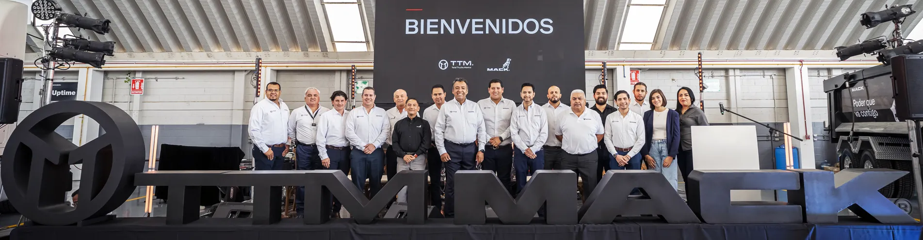 Personal de Mack Trucks México en inauguración de nueva sucursal en Aguascalientes Categoría: comunicados.